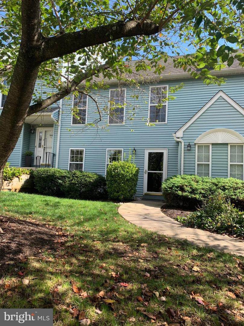 1009 Roundhouse Court - Photo 1
