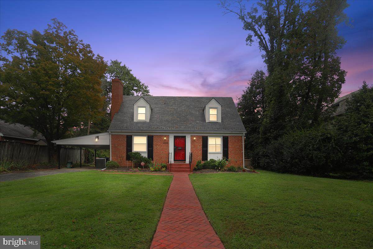 4505 Eastway - Photo 1