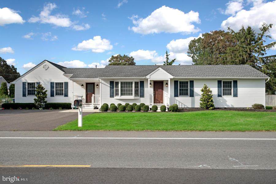 408 Laurel Boulevard - Photo 1