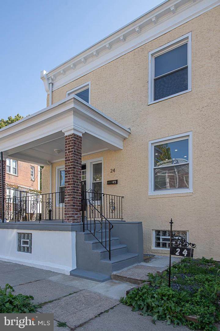 24 Ashmead Pl S - Photo 1