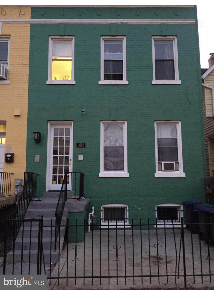 1418 Newton Street - Photo 1