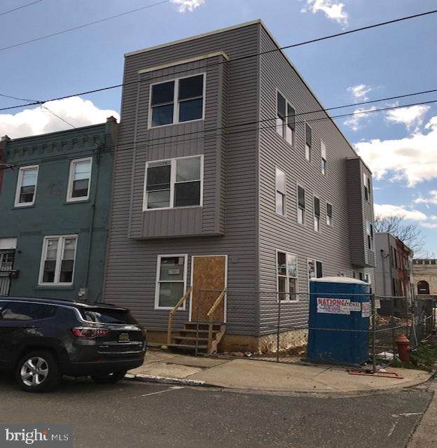 2352 Thompson Street - Photo 1