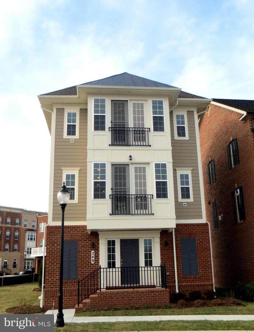 249 Parkview Avenue - Photo 1