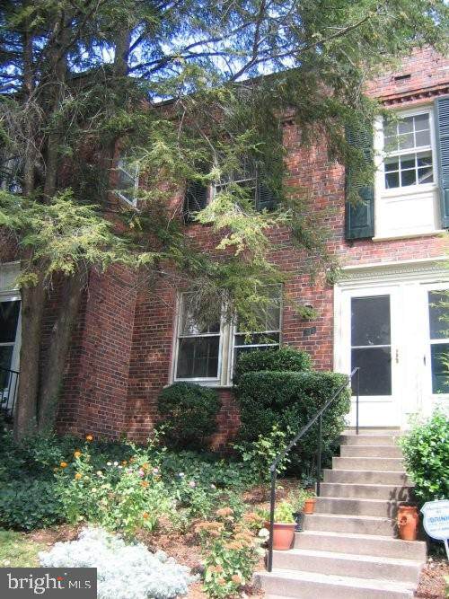 1401 Barton Street - Photo 1