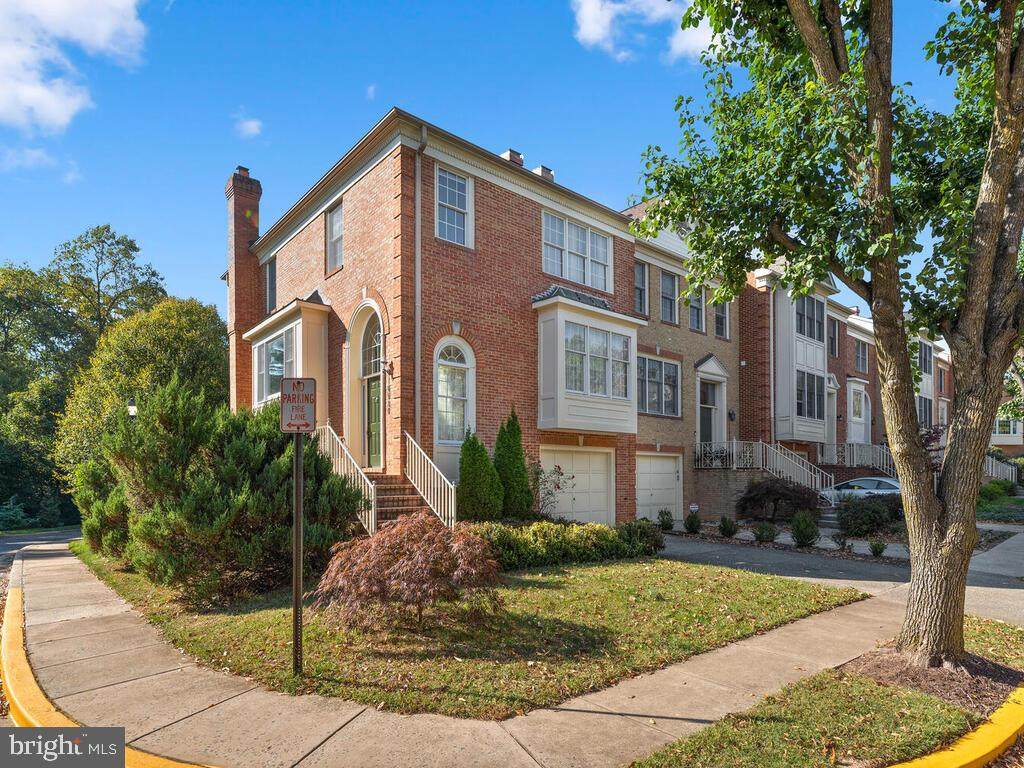 10000 Sterling Terrace - Photo 1
