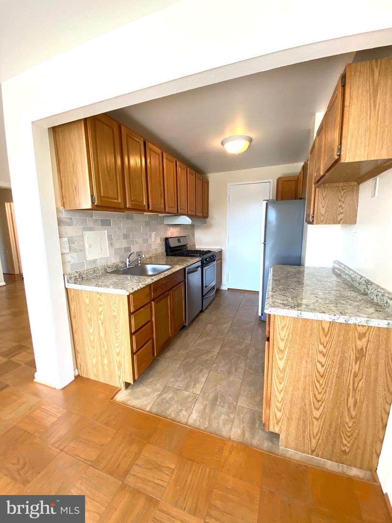 10201 Grosvenor Place - Photo 1
