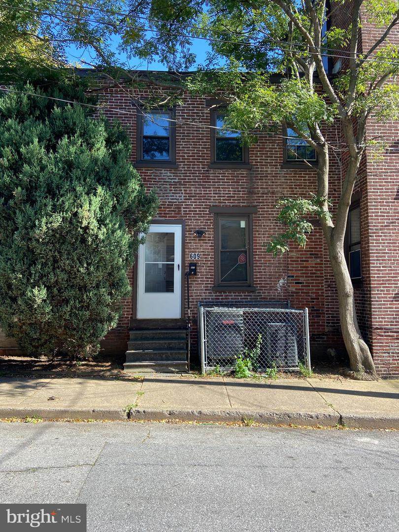 609 4TH Street - Photo 1
