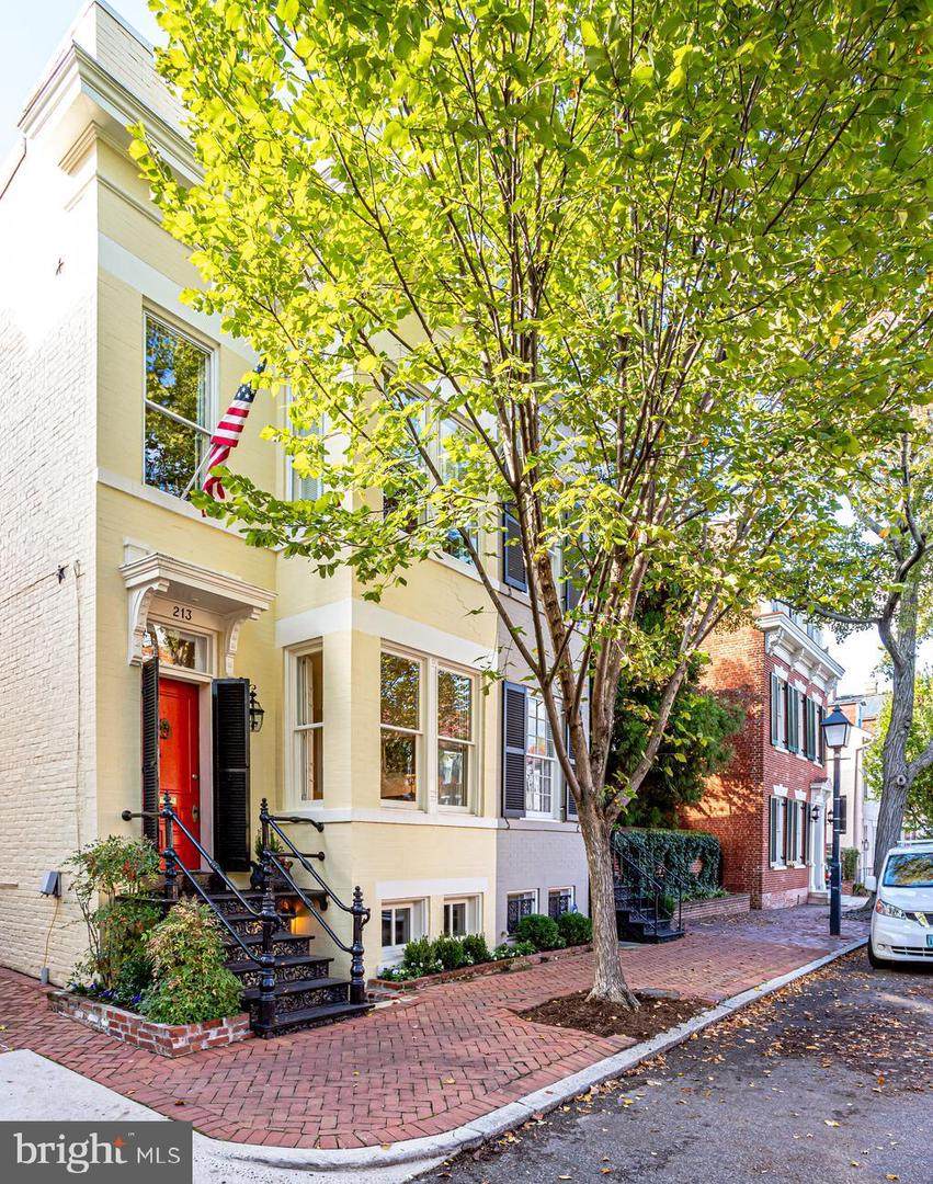 213 Lee Street - Photo 1