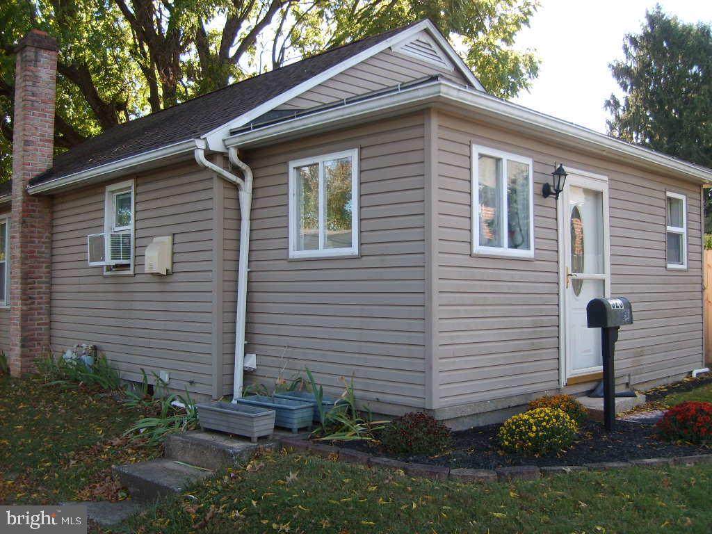 525 Gertrude Avenue - Photo 1