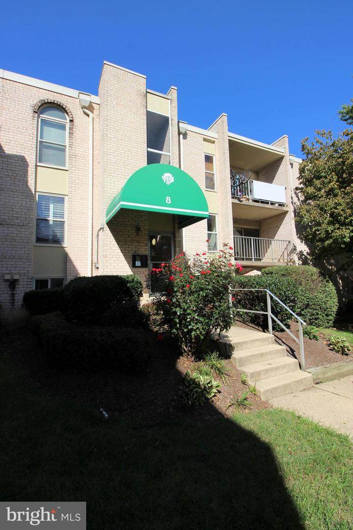 8 Canterbury Square - Photo 1