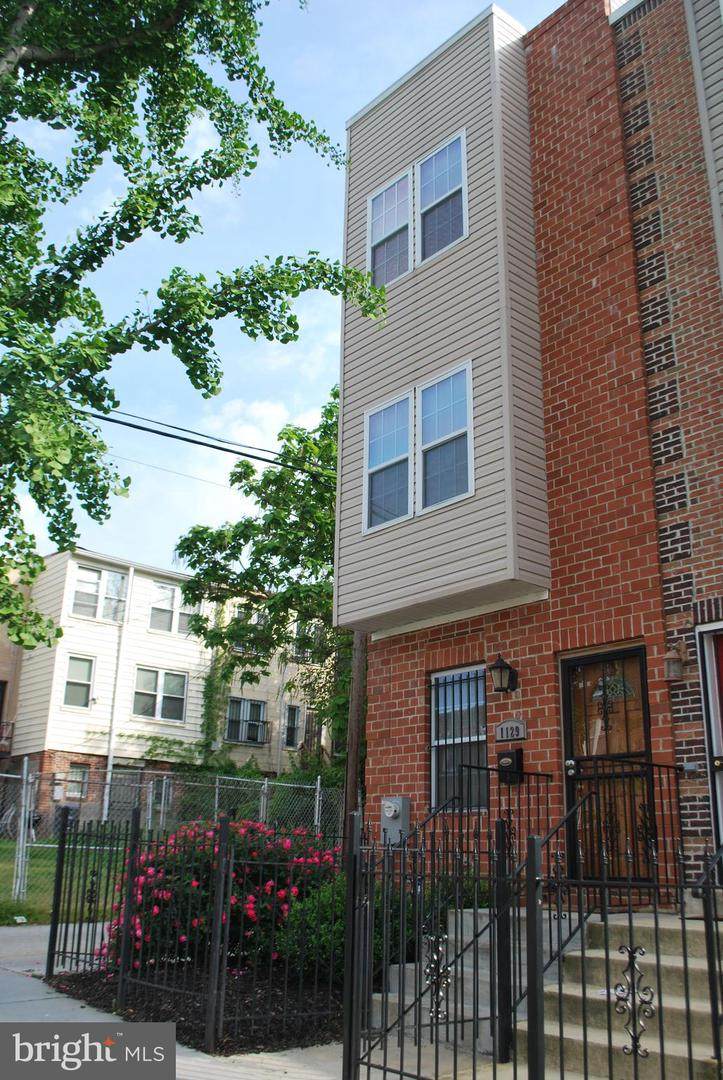 1129 Holbrook Terrace - Photo 1