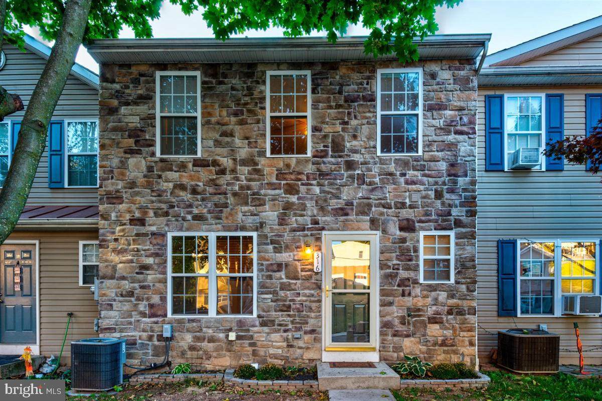 316 Clyde Street - Photo 1