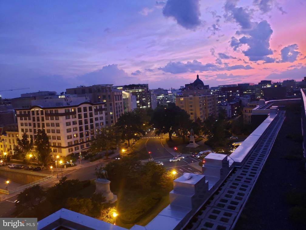 1 Scott Circle - Photo 1