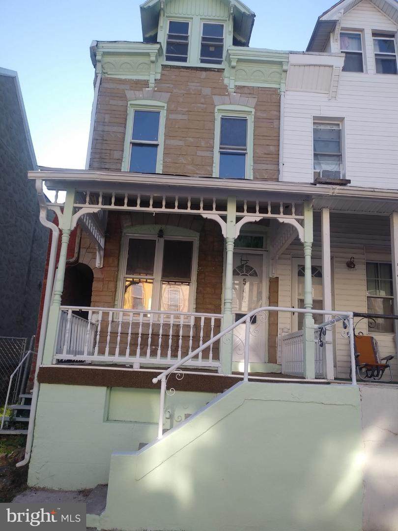 542 Gordon Street - Photo 1