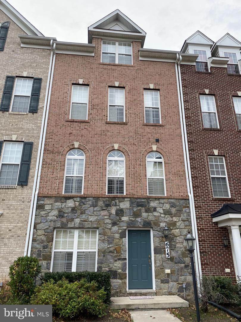 675 Pullman Place - Photo 1