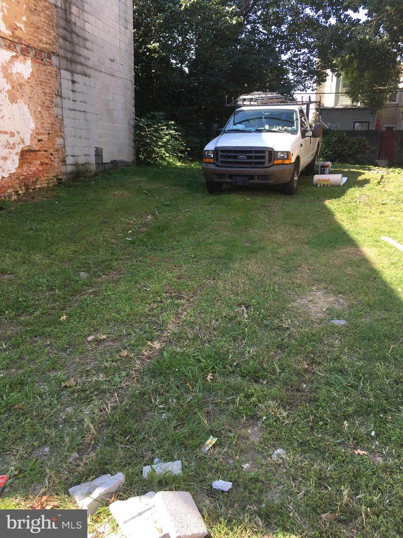 660 42ND Street - Photo 1