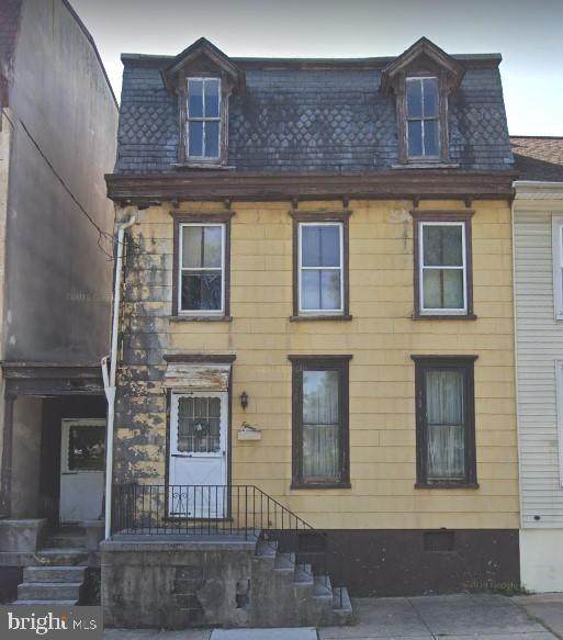 415 8TH Street - Photo 1