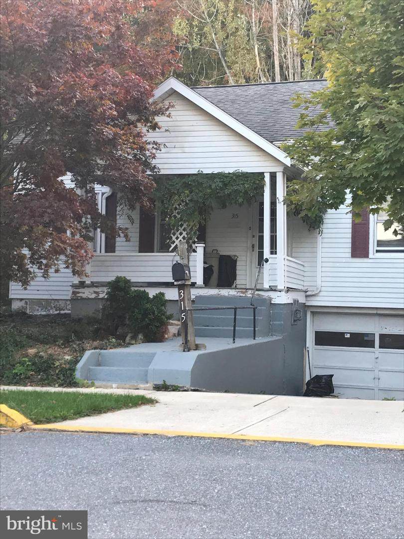 315 6TH Street - Photo 1