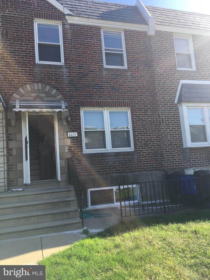 6651 Tackawanna Street - Photo 1