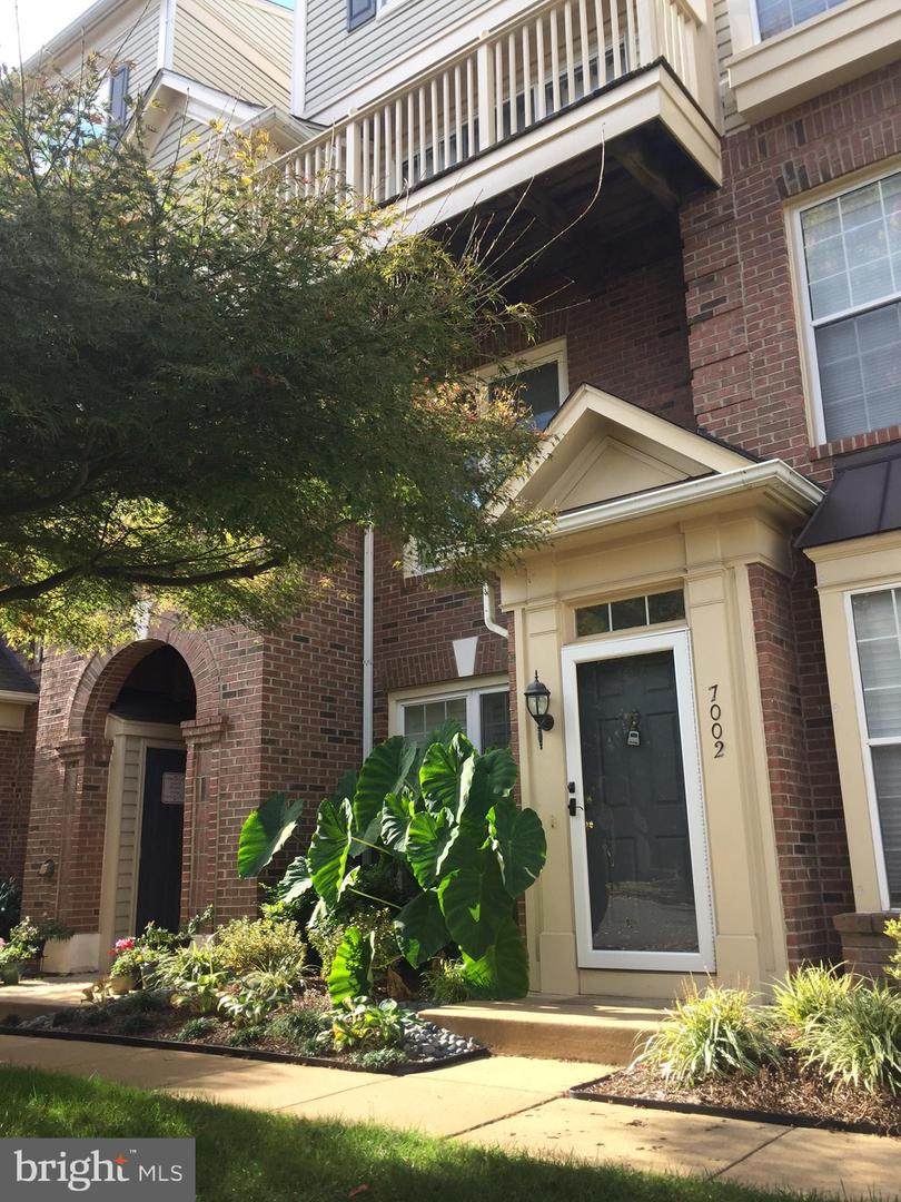 7002 Metropolitan Place - Photo 1