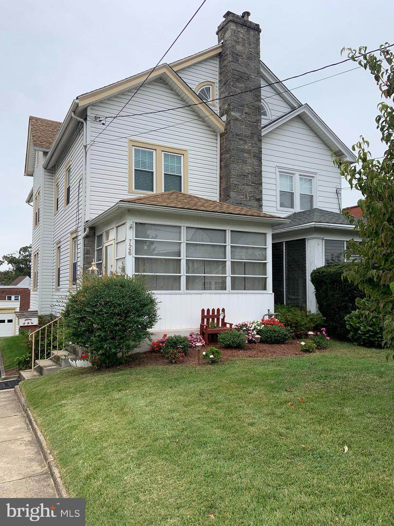 726 Collenbrook Avenue - Photo 1