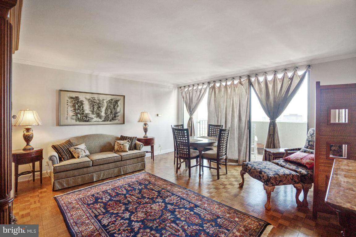 224-30 Rittenhouse Square - Photo 1