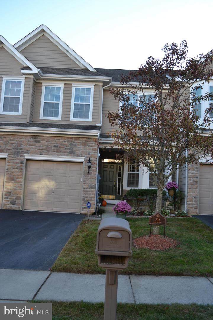 216 Hawthorne Lane - Photo 1