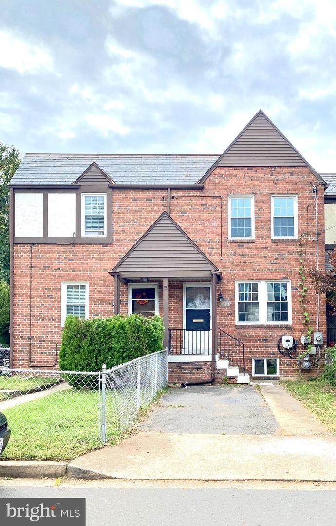 814 Oak Street - Photo 1