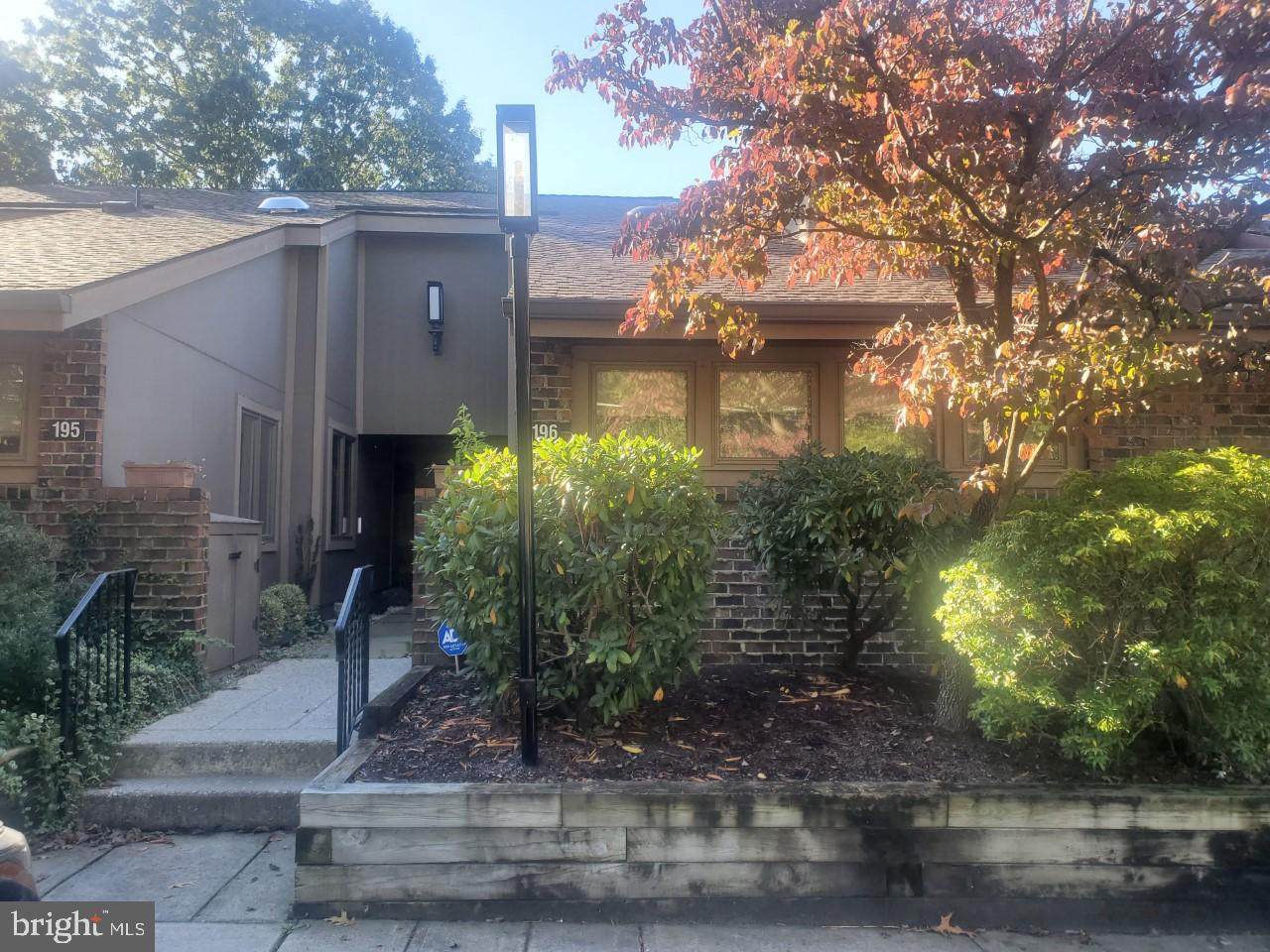 196 Uxbridge - Photo 1