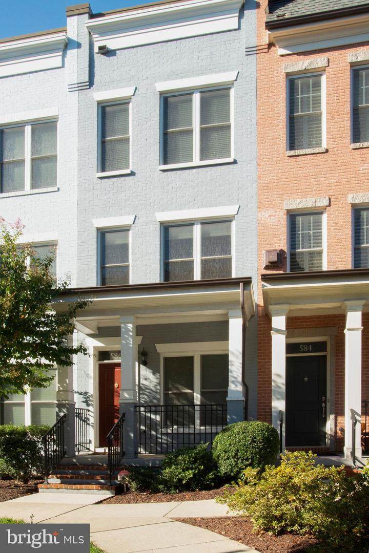 586 Regent Place - Photo 1