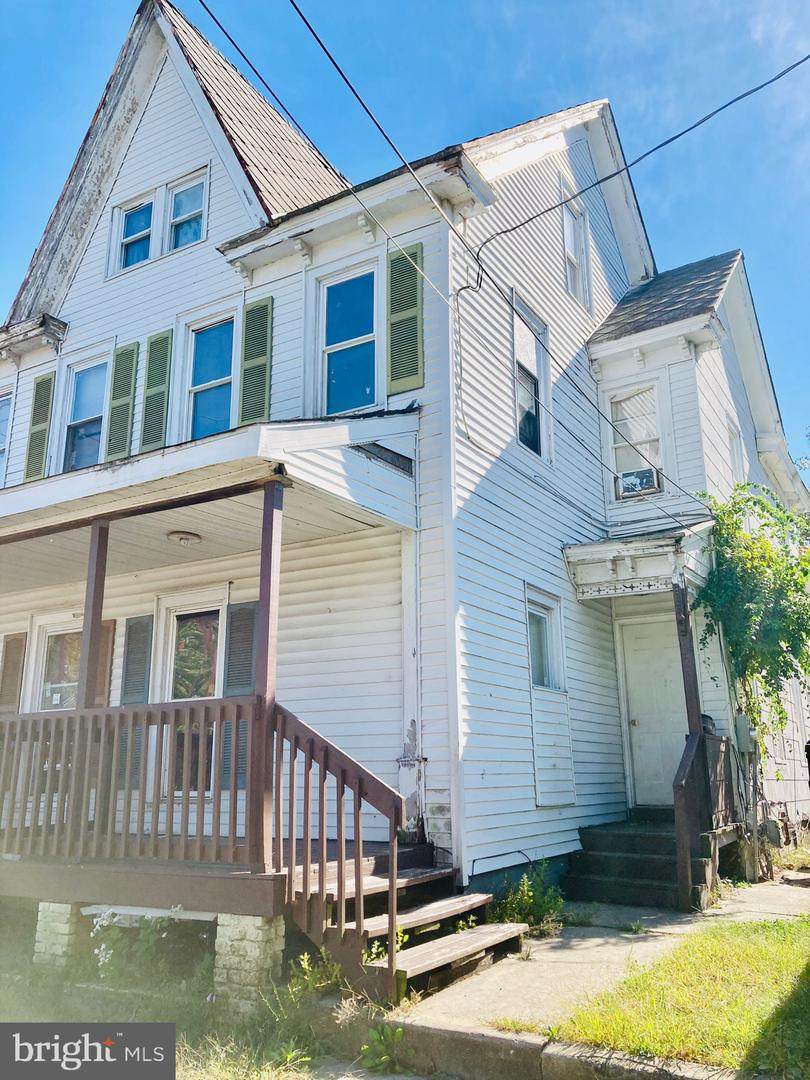 325 Pine Street - Photo 1