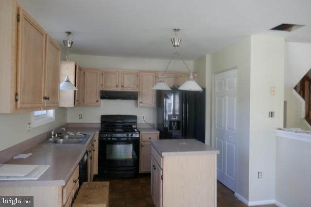 33 Versailles Court - Photo 1