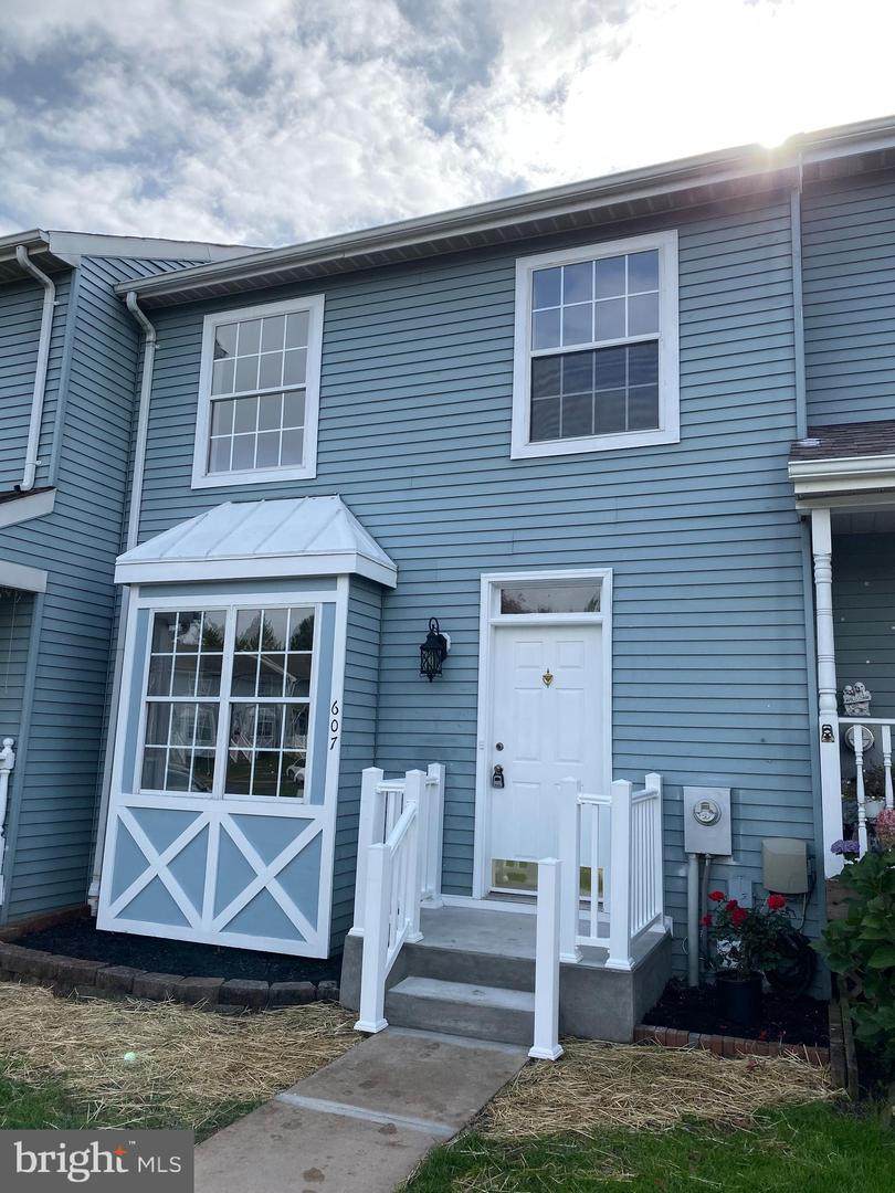 607 Milford Court - Photo 1