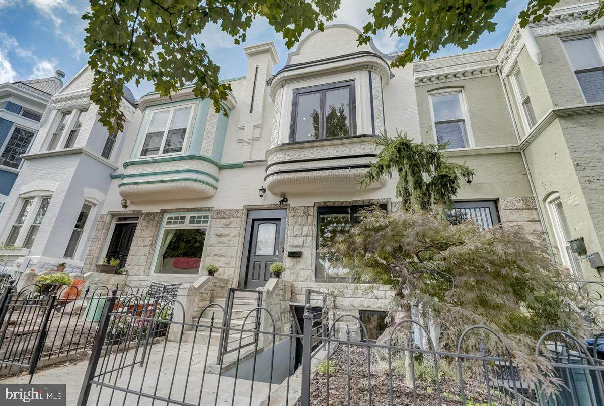 618 9TH Street - Photo 1