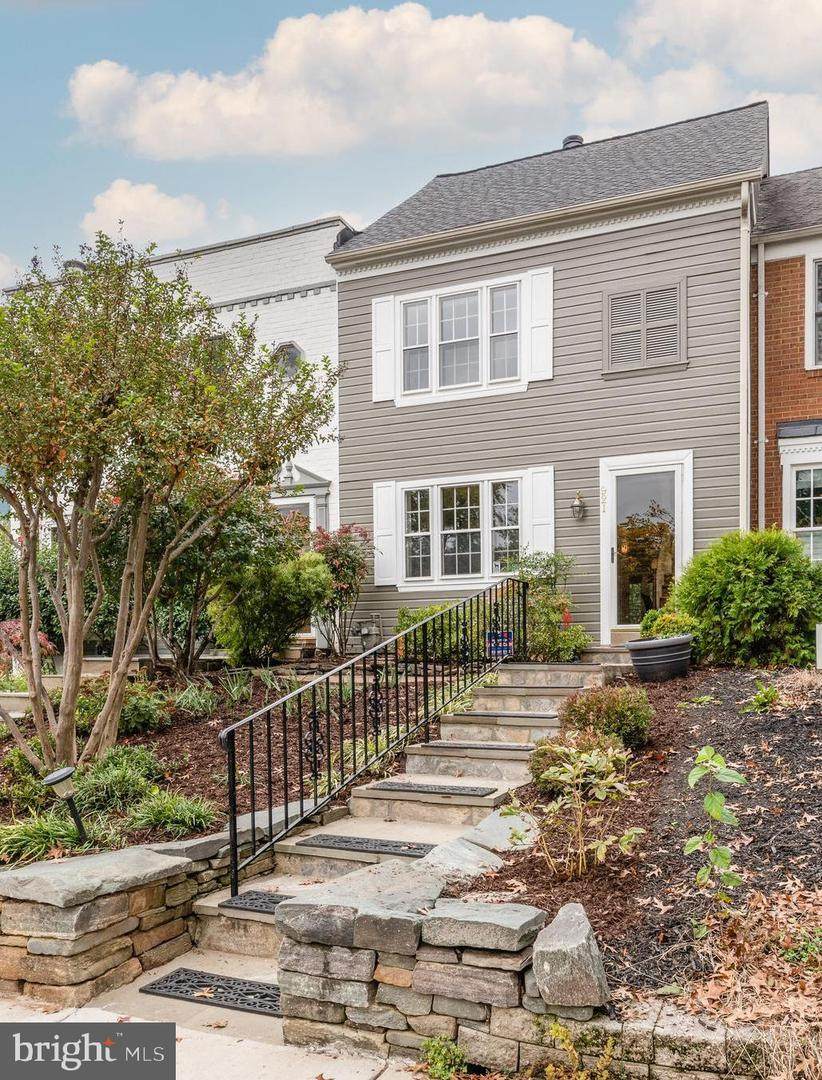 921 Alfred Street - Photo 1