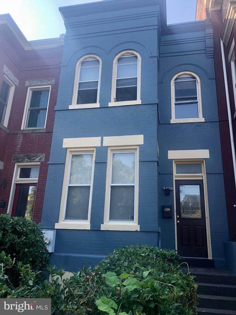 1405 F Street - Photo 1