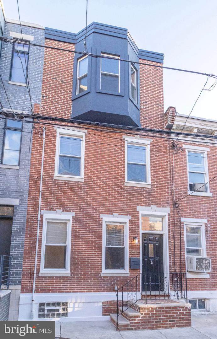 1616 Catharine Street - Photo 1