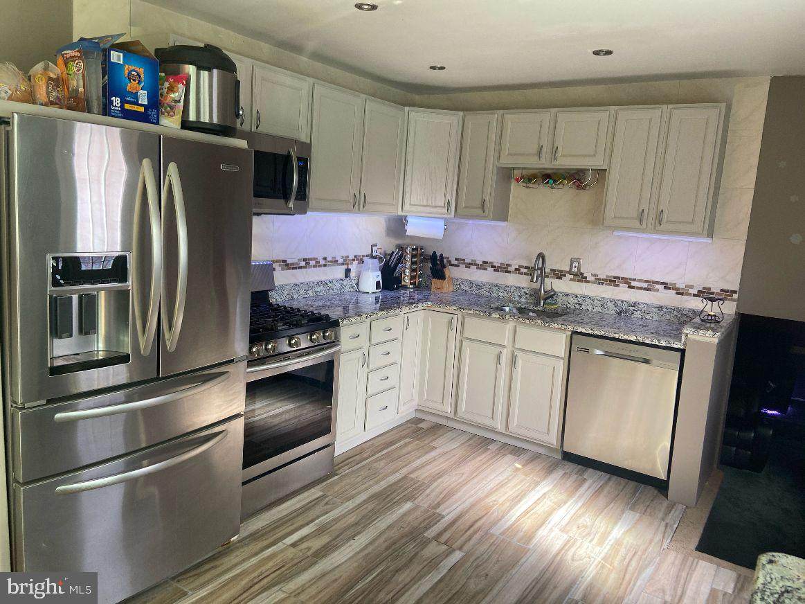 206 University Avenue - Photo 1