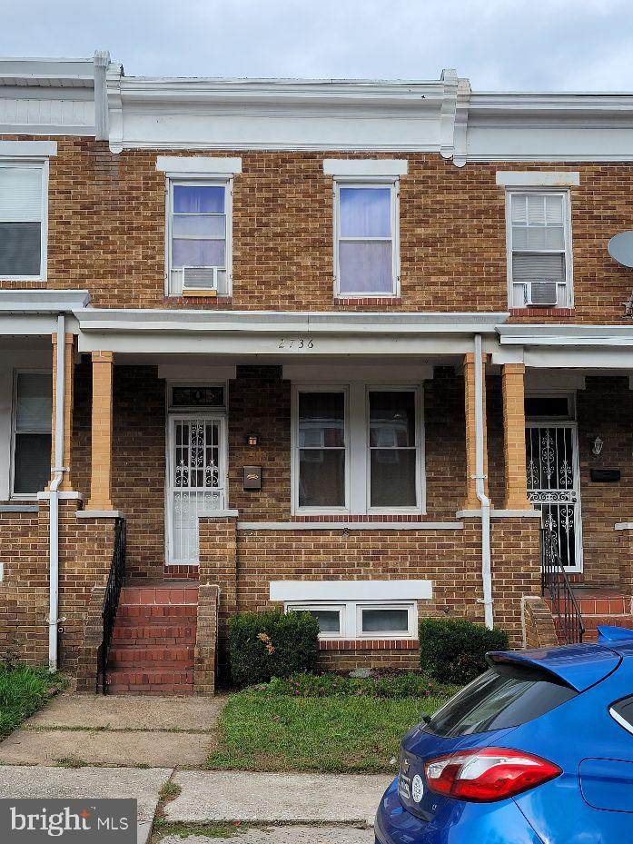 2736 Pelham Avenue - Photo 1