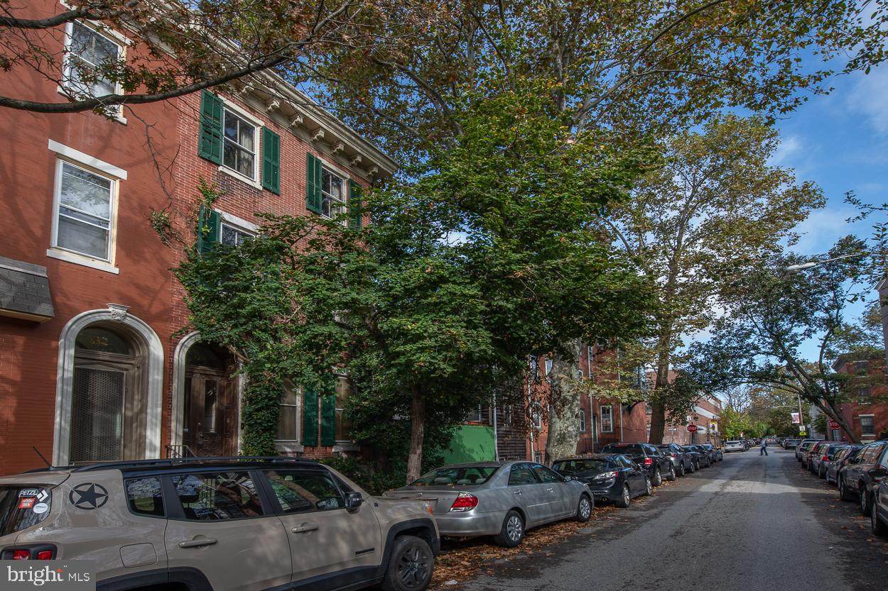558 18TH Street - Photo 1