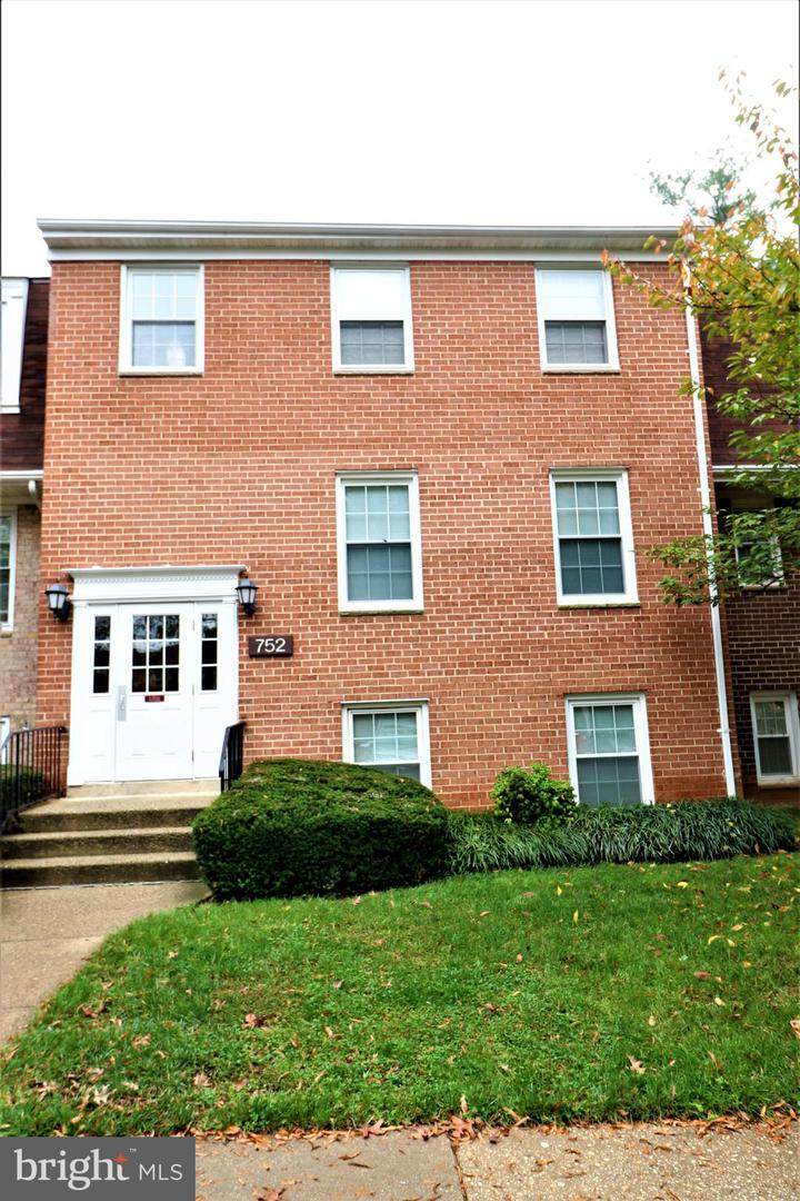 752 Quince Orchard Boulevard - Photo 1