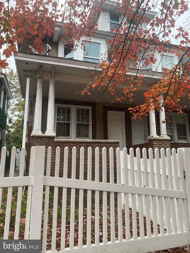 404 Cook Avenue - Photo 1