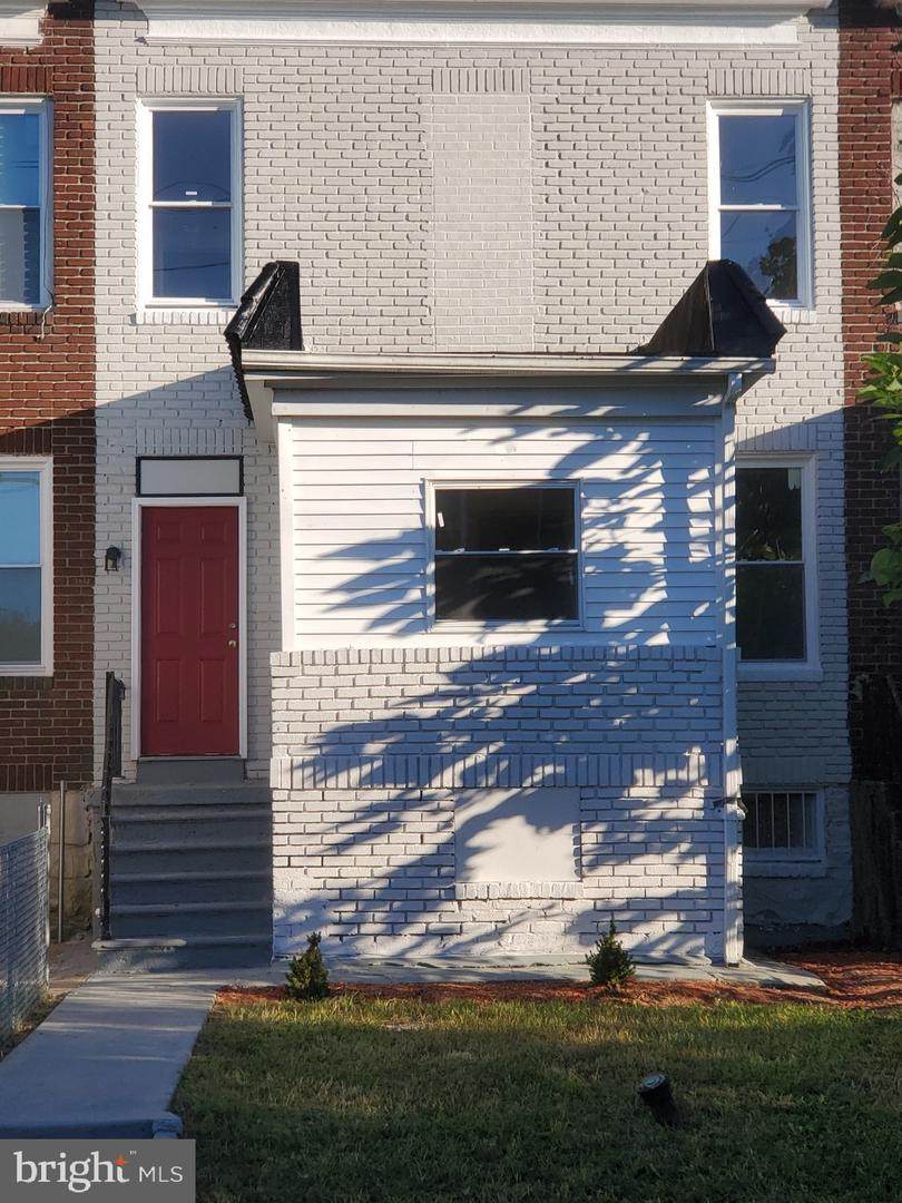 3013 Oakley Avenue - Photo 1