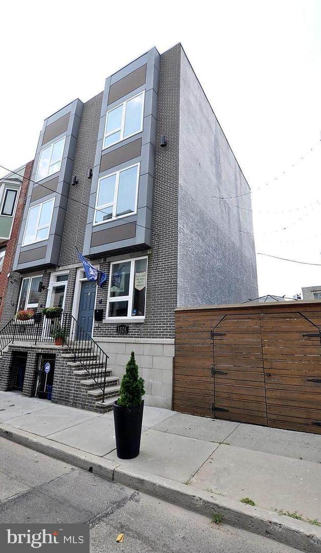 1524 Dorrance Street - Photo 1