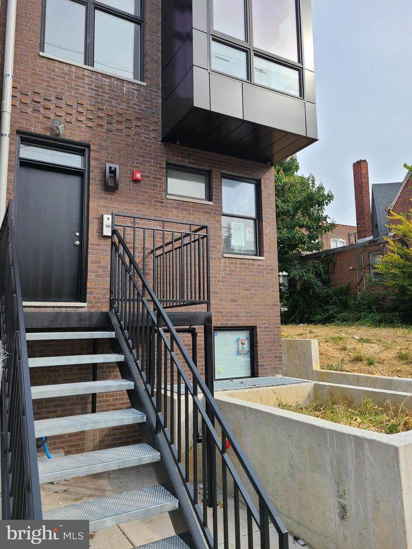 5419 Lansdowne Avenue - Photo 1