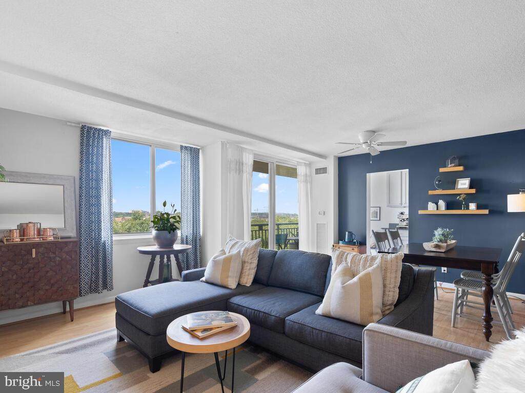 501 Slaters Lane - Photo 1