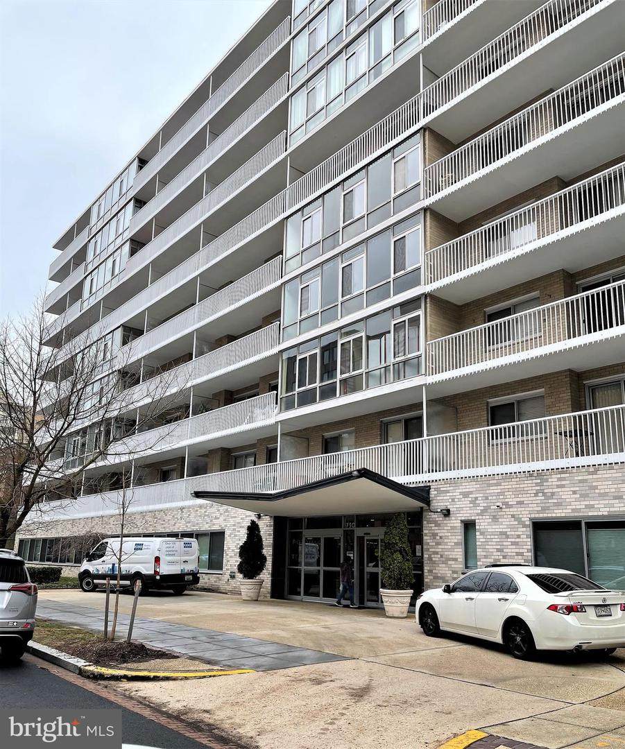 730 24TH Street - Photo 1