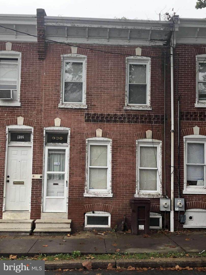 930 Pine Street - Photo 1