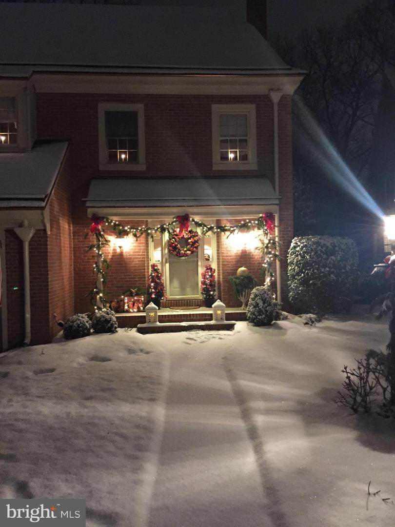 114 Foxwood Drive - Photo 1