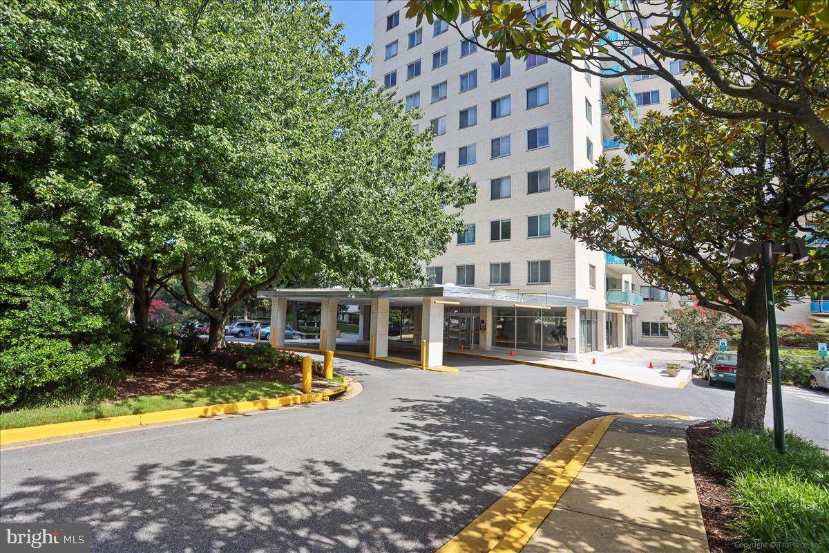 10201 Grosvenor Place - Photo 1